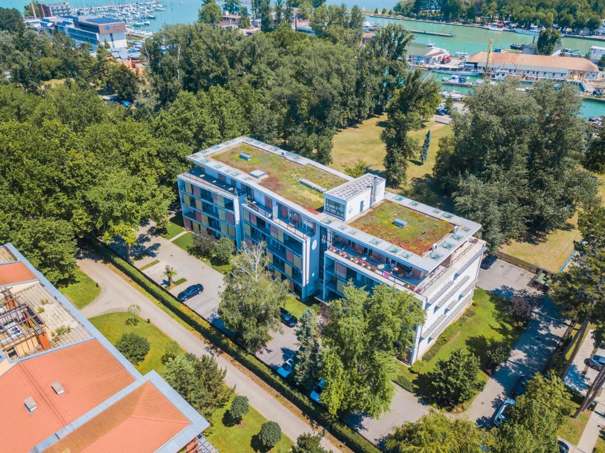 Mf Villa Azur Wellness Apartment Шіофок Екстер'єр фото